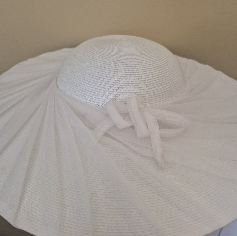 Chic White Sun Hat for Women - Picture 4 of 10